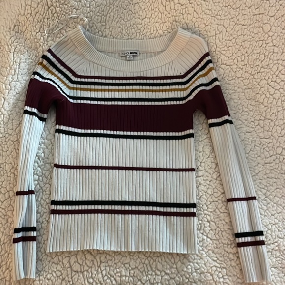 Pullover Knit Sweater - Picture 3 of 3